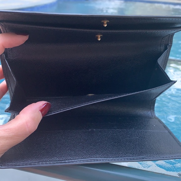 Preowned Louis Vuitton Black EPI Sarah Wallet - Picture 12 of 12